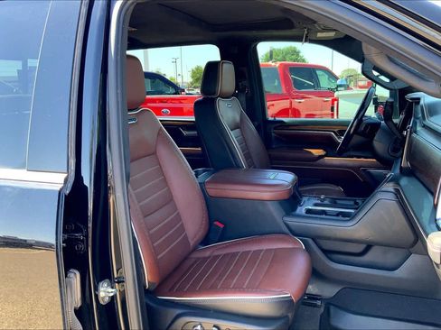 Used 2024 GMC Sierra 2500 Denali Ultimate AWD/4WD image 9