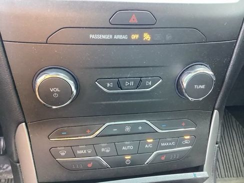 Used 2020 Ford Edge SEL w/ Cold Weather Package FWD image 28