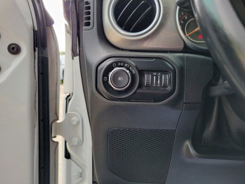 Used 2020 Jeep Wrangler Unlimited Sahara image 14