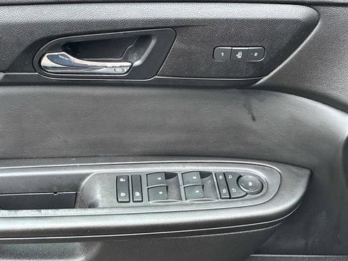 Used 2017 Chevrolet Traverse LT image 21