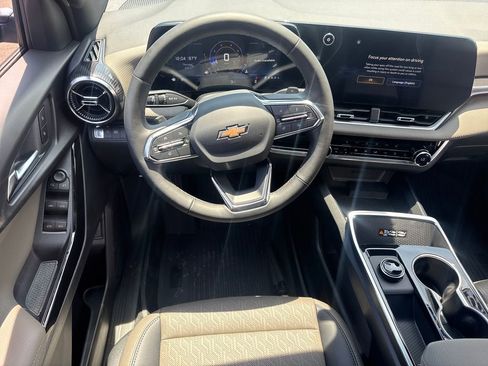 New 2026 Chevrolet Equinox LT w/ Convenience Package II FWD image 13