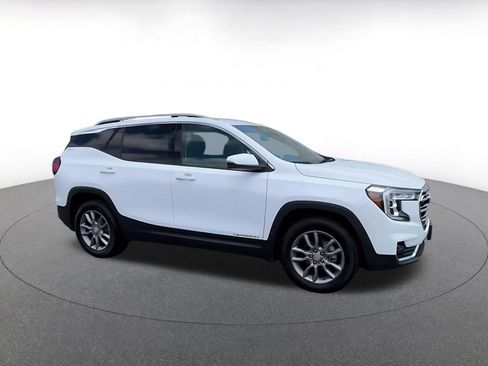 Used 2024 GMC Terrain SLT AWD/4WD image 2