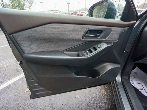 Used 2023 Nissan Rogue S image 14