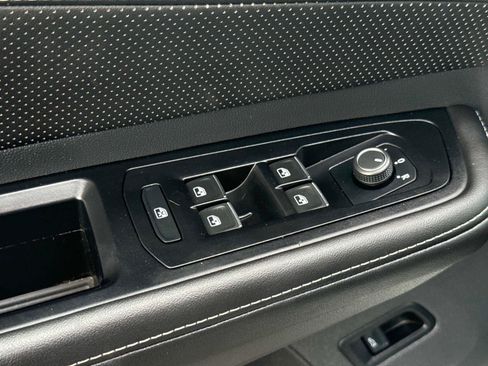 Used 2025 Volkswagen Atlas SE FWD image 22