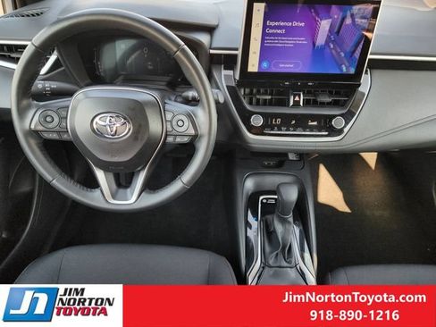 Used 2025 Toyota Corolla SE w/ SE Premium Package FWD image 28