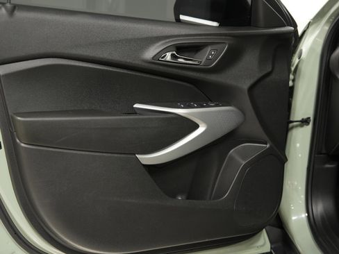 Used 2024 Chevrolet Trax RS w/ Driver Confidence Package image 21