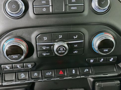 Used 2020 GMC Sierra 1500 AT4 w/ AT4 Preferred Package AWD/4WD image 23