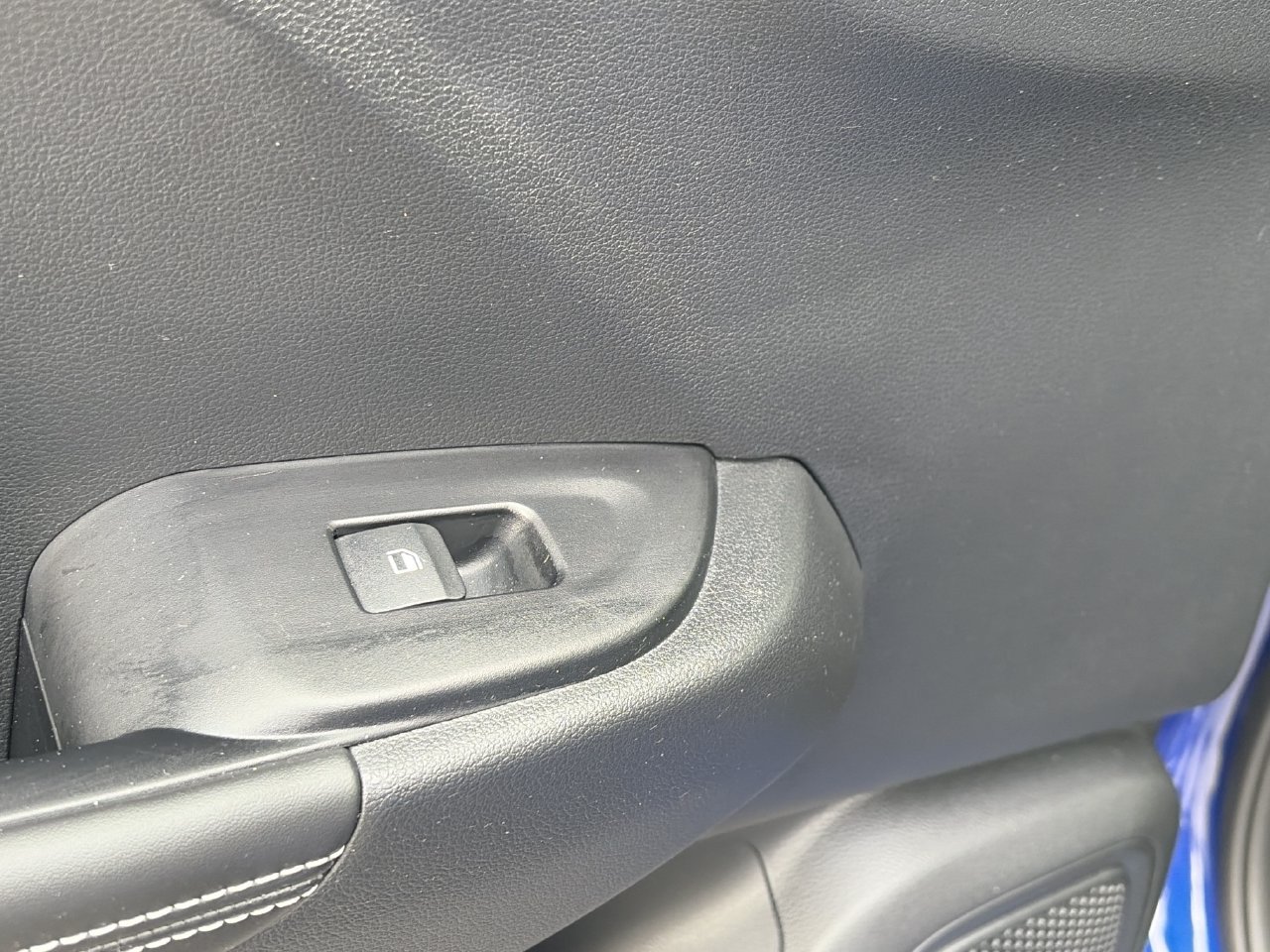 Used 2025 Hyundai Venue Limited FWD image 17