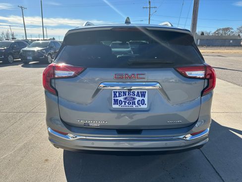 Used 2024 GMC Terrain Denali w/ Denali Premium Package image 5