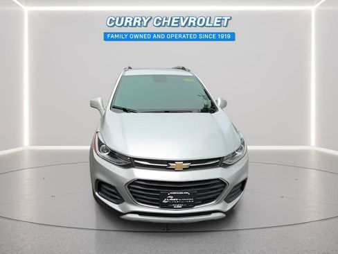 Used 2020 Chevrolet Trax LT w/ LT Convenience Package AWD/4WD image 4