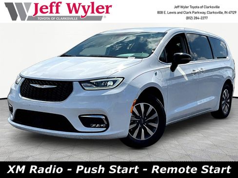 Used 2024 Chrysler Pacifica Limited FWD image 1