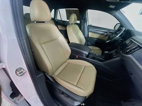 Used 2020 Volkswagen Atlas Cross Sport SEL R-Line FWD image 31