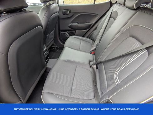 Used 2024 Hyundai Venue Limited image 17