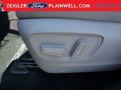 Used 2022 Toyota Highlander LE AWD/4WD image 20