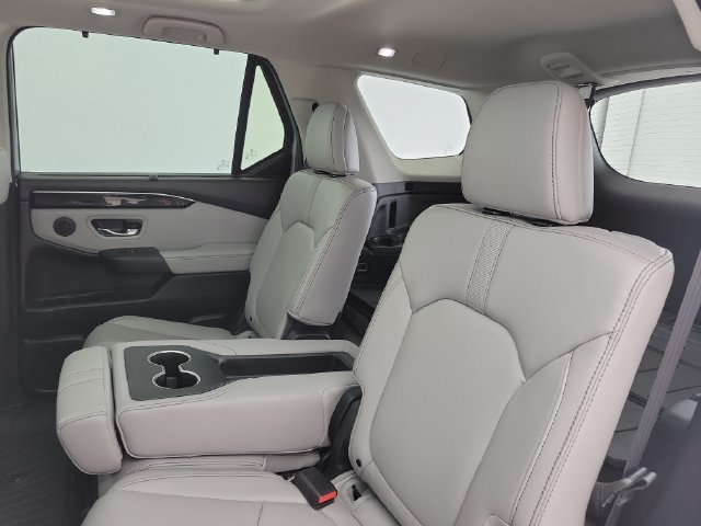 Used 2024 Honda Pilot Touring image 13