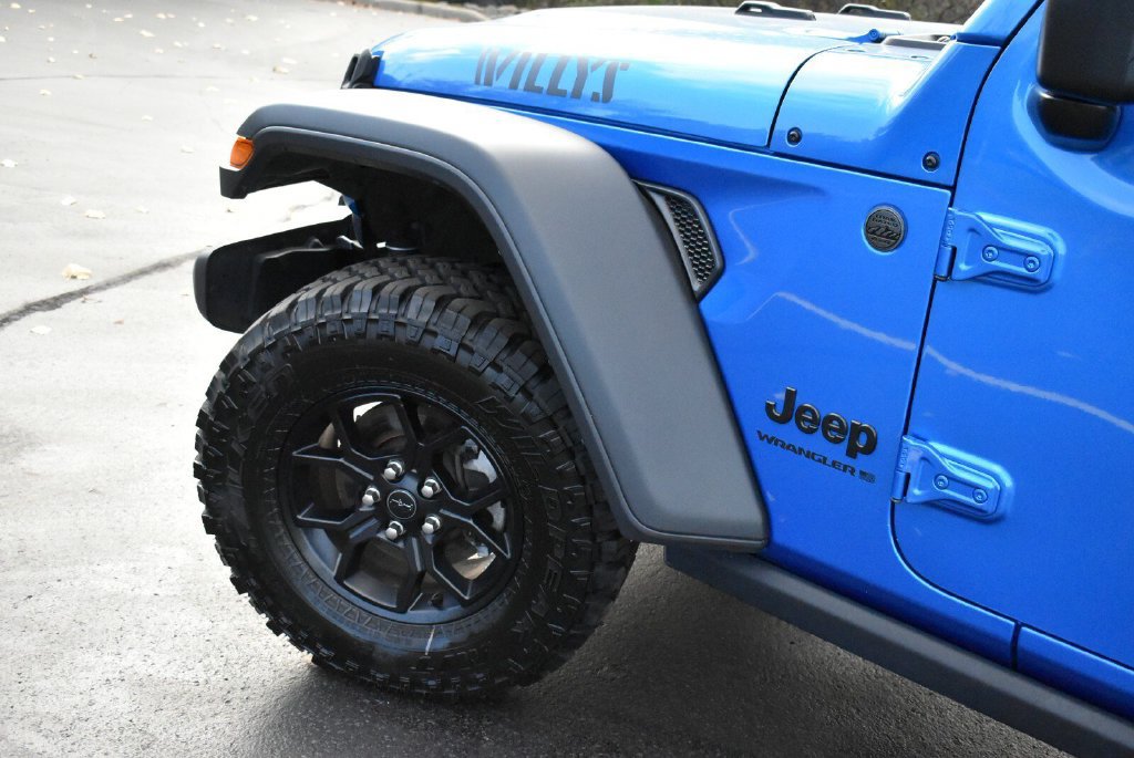 Used 2025 Jeep Wrangler Sport AWD/4WD image 11