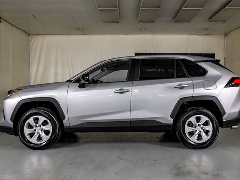 Used 2022 Toyota RAV4 LE image 11