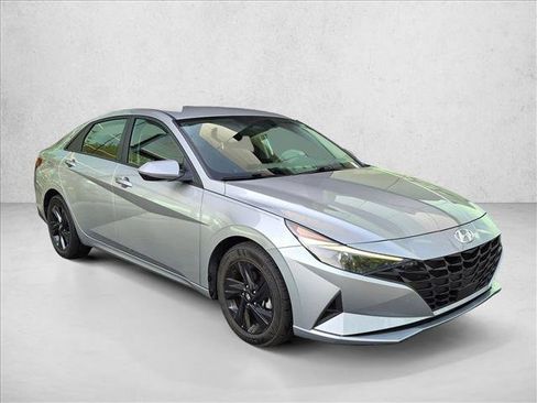 Used 2021 Hyundai Elantra SEL w/ Convenience Package FWD image 3