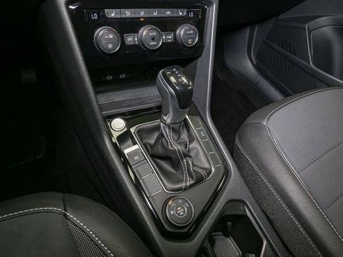 Certified 2024 Volkswagen Taos SE image 35