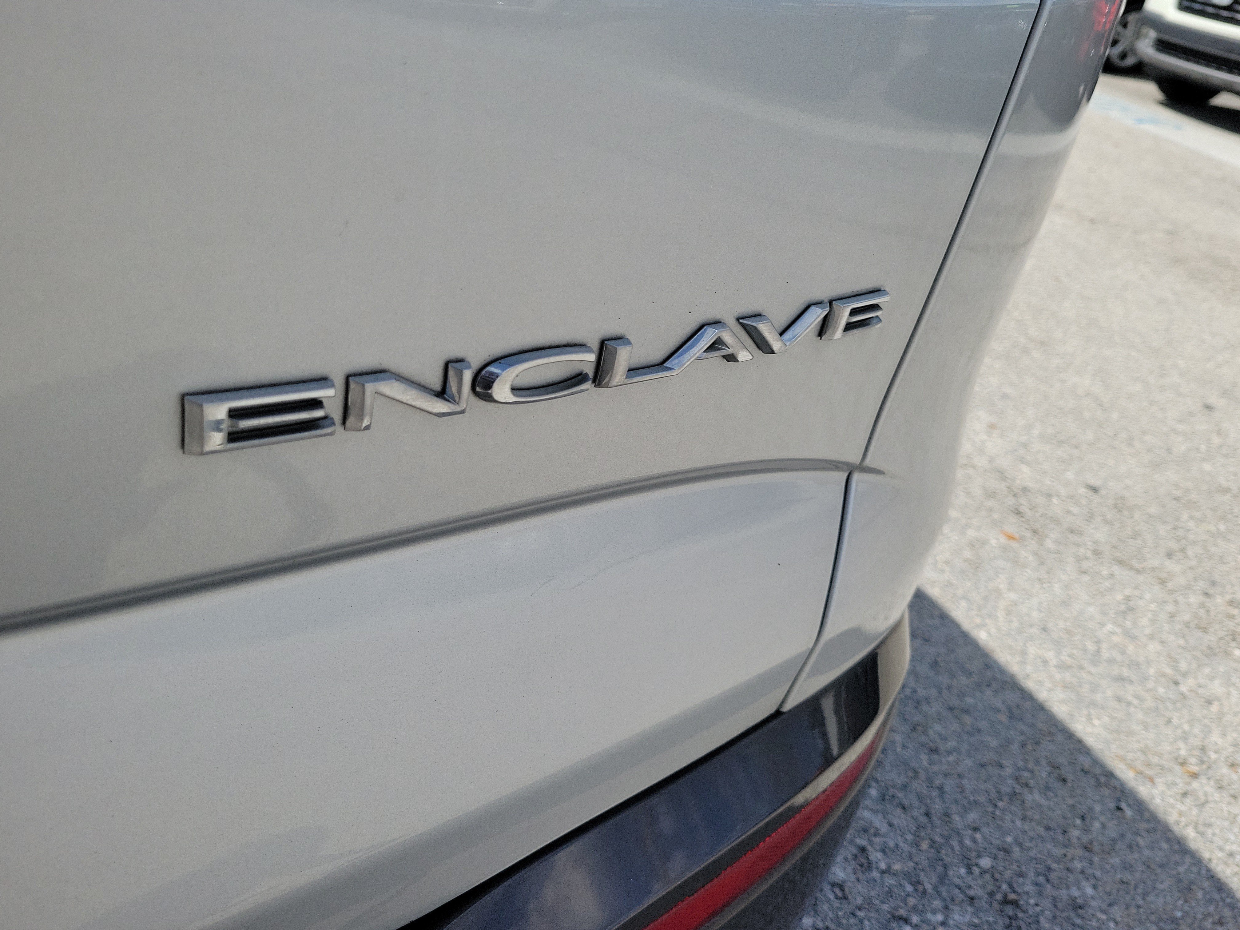 Used 2018 Buick Enclave Essence FWD image 9