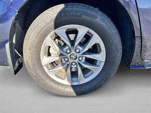 Certified 2021 Toyota Sienna XLE image 26