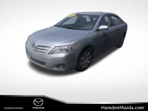 Used 2010 Toyota Camry LE image 1