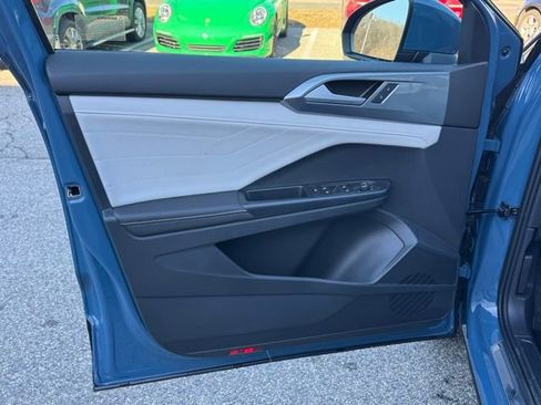 New 2026 Volkswagen Taos SEL image 30