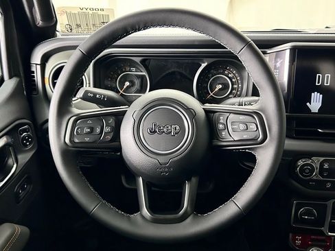 New 2025 Jeep Gladiator Mojave image 25