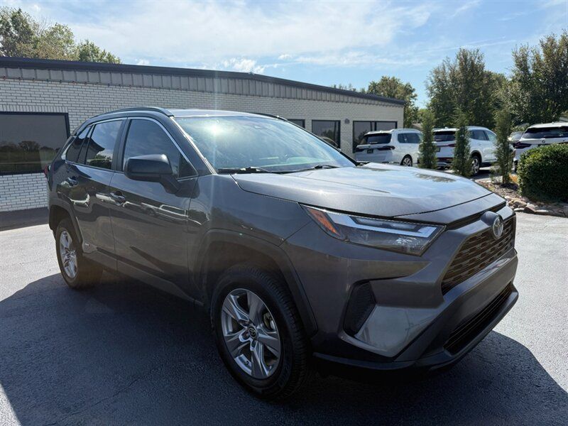 Used 2023 Toyota RAV4 LE AWD/4WD image 5