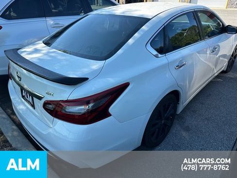 Used 2017 Nissan Altima 2.5 SR w/ Midnight Edition Package FWD image 10