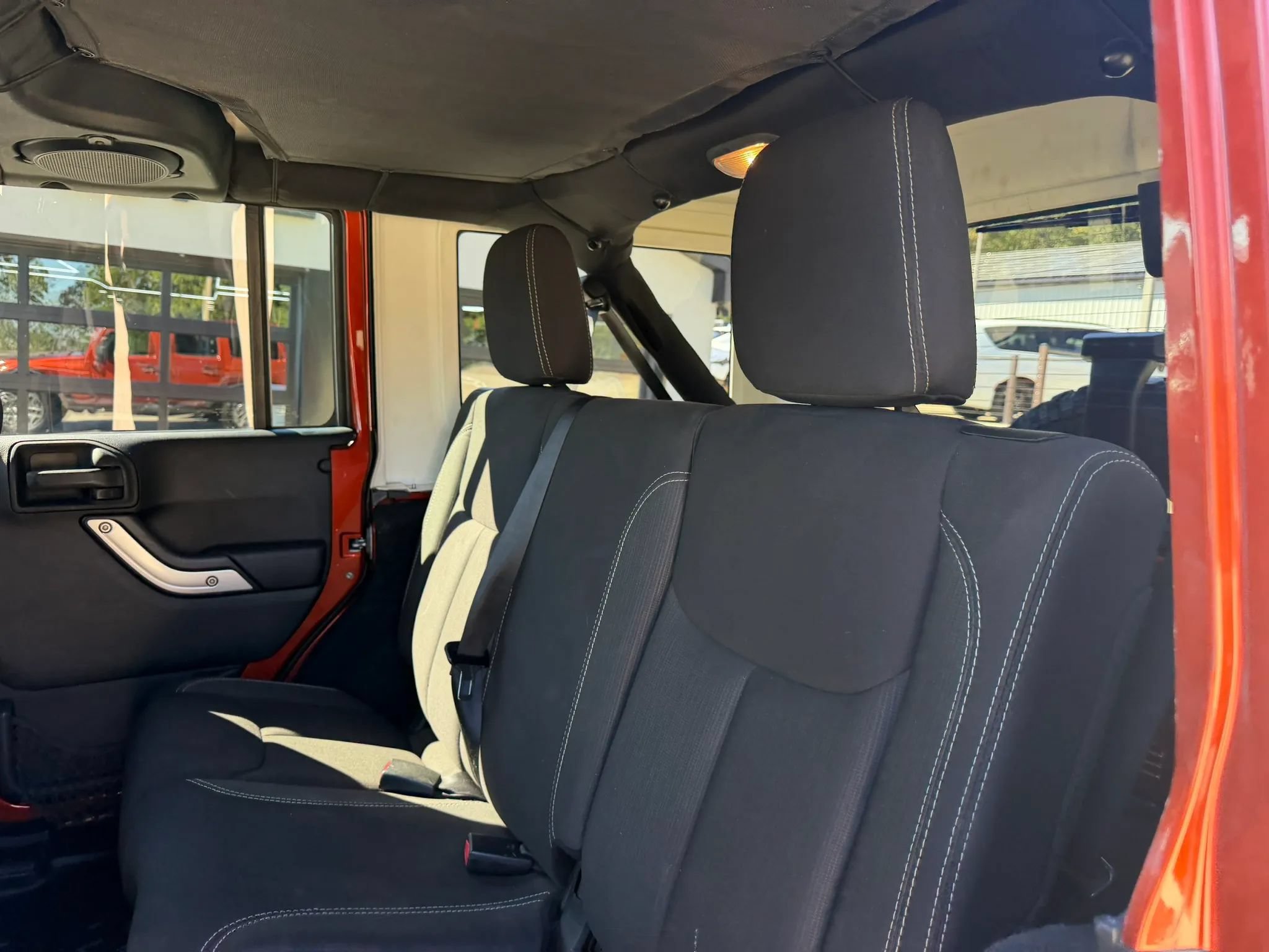 Used 2014 Jeep Wrangler Unlimited Sahara w/ Connectivity Group AWD/4WD image 35