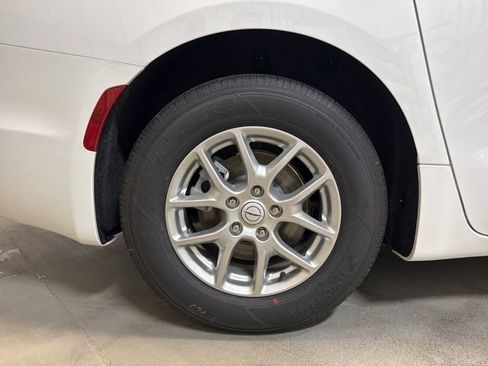 New 2026 Chrysler Pacifica Select FWD image 10