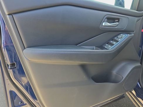 Used 2025 Nissan Rogue SV FWD image 29