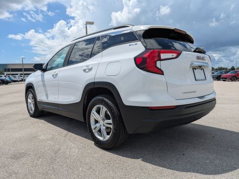 Used 2022 GMC Terrain SLE w/ Driver Convenience Package FWD image 6