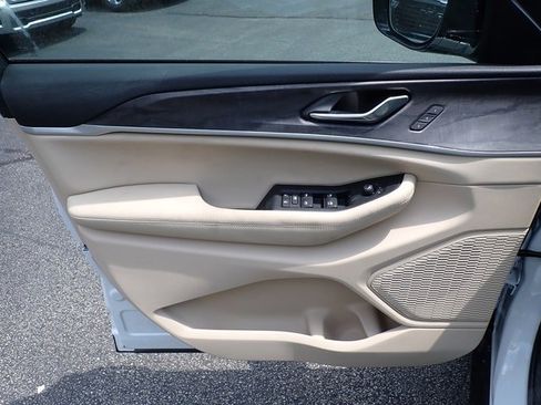 New 2025 Jeep Grand Cherokee L Limited image 15