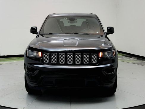 Used 2018 Jeep Grand Cherokee Altitude image 2