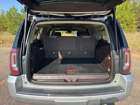 Used 2020 GMC Yukon XL Denali w/ Denali Ultimate Package image 10