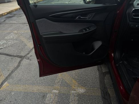 Used 2025 Chevrolet TrailBlazer LT w/ Driver Confidence Package image 21