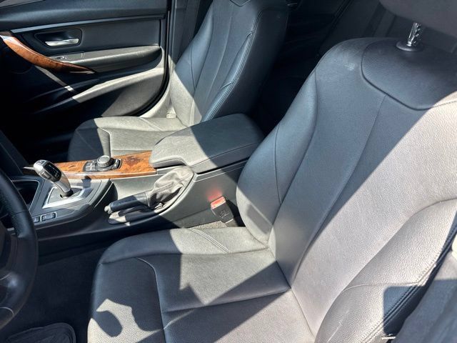 Used 2017 BMW 320i xDrive Sedan AWD/4WD image 23
