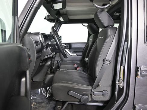 Used 2018 Jeep Wrangler Unlimited Rubicon w/ Dual Top Group AWD/4WD image 22