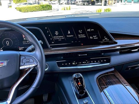 Used 2021 Cadillac Escalade Premium Luxury RWD image 8