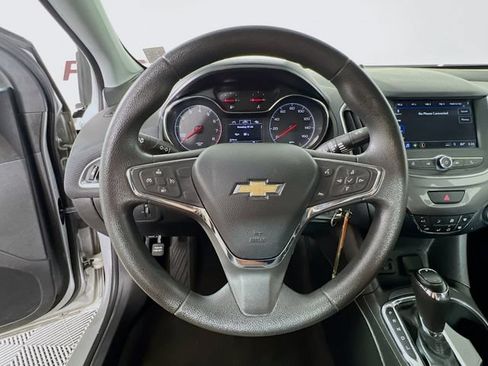 Used 2019 Chevrolet Cruze LS w/ LS Convenience Package FWD image 12