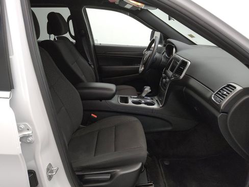 Used 2018 Jeep Grand Cherokee Laredo image 21