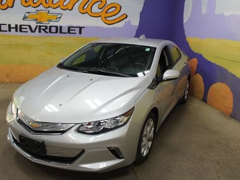 Used 2017 Chevrolet Volt Premier FWD image 4