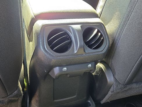 Used 2023 Jeep Wrangler Unlimited AWD/4WD image 17