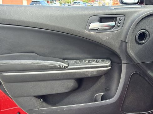 Used 2019 Dodge Charger SXT w/ Leather Interior Group image 18