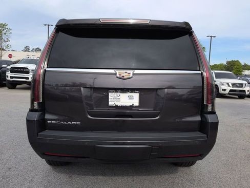 Used 2017 Cadillac Escalade Premium Luxury AWD/4WD image 5