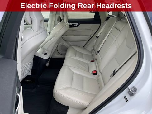 Used 2019 Volvo XC60 T5 Momentum w/ Premium Package image 15