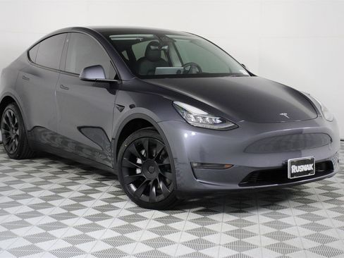 Used 2021 Tesla Model Y Long Range image 32