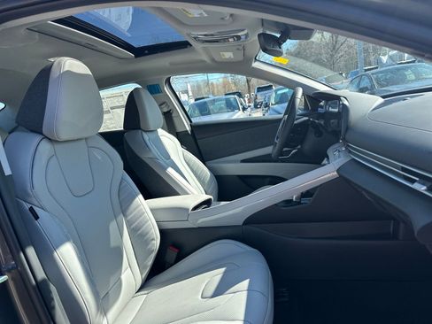 New 2026 Hyundai Elantra Limited FWD image 12